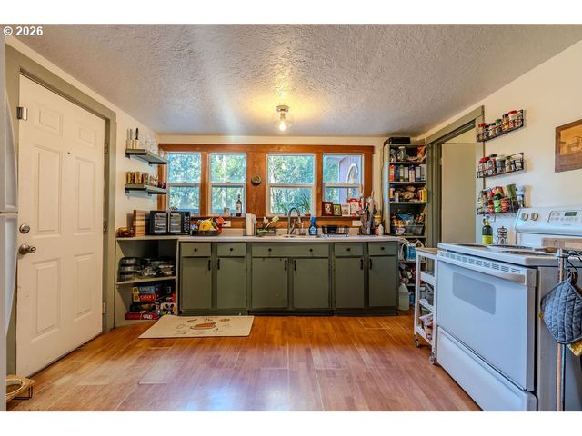 58801 Se CABIN Ln, Sandy, OR 97055