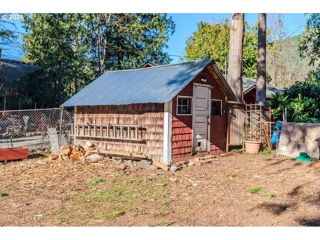 58801 Se CABIN Ln, Sandy, OR 97055