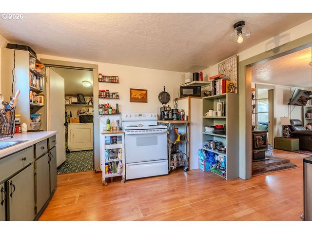 58801 Se CABIN Ln, Sandy, OR 97055