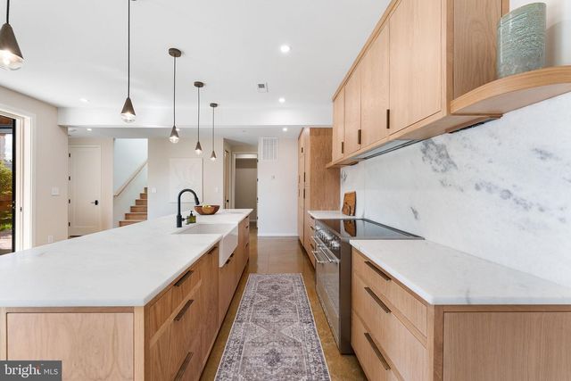 21 OVERBECK ALLEY NE, Washington, DC 20002