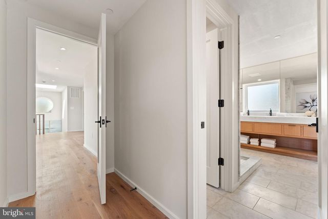 21 OVERBECK ALLEY NE, Washington, DC 20002