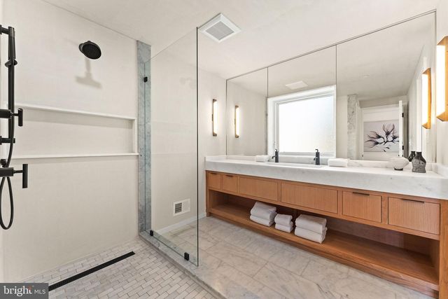 21 OVERBECK ALLEY NE, Washington, DC 20002