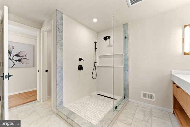 21 OVERBECK ALLEY NE, Washington, DC 20002