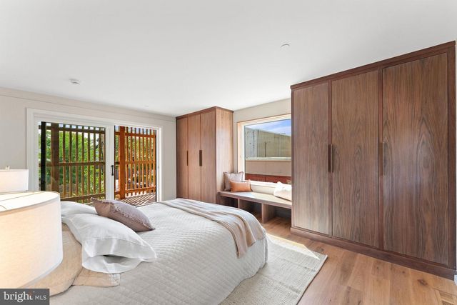 21 OVERBECK ALLEY NE, Washington, DC 20002