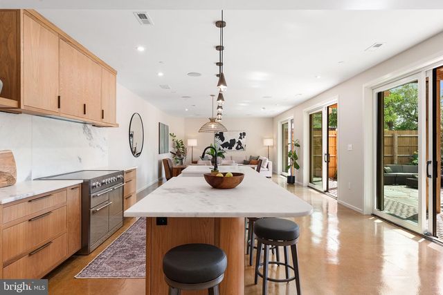 21 OVERBECK ALLEY NE, Washington, DC 20002