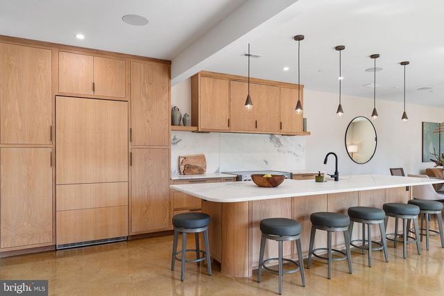 21 OVERBECK ALLEY NE, Washington, DC 20002