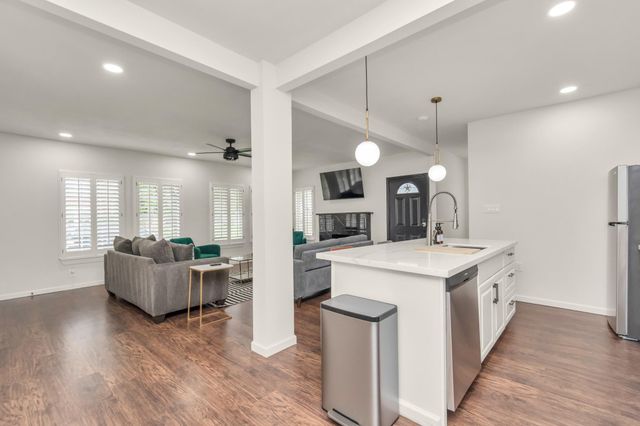 2116 Berry Street, Houston, TX 77004