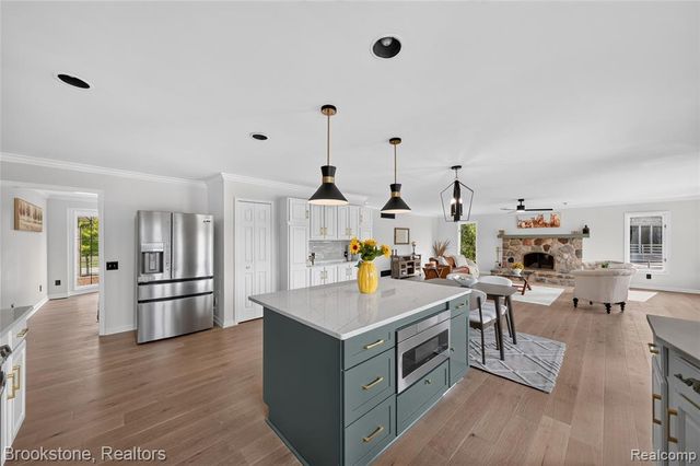 8828 Grace Street, Shelby Twp, MI 48317