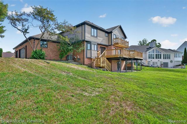 8828 Grace Street, Shelby Twp, MI 48317
