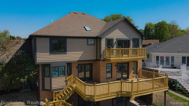 8828 Grace Street, Shelby Twp, MI 48317