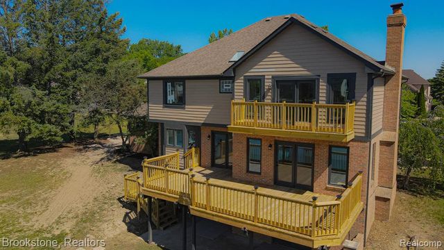 8828 Grace Street, Shelby Twp, MI 48317