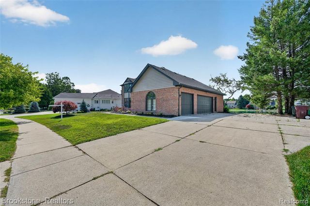 8828 Grace Street, Shelby Twp, MI 48317