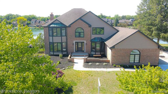 8828 Grace Street, Shelby Twp, MI 48317