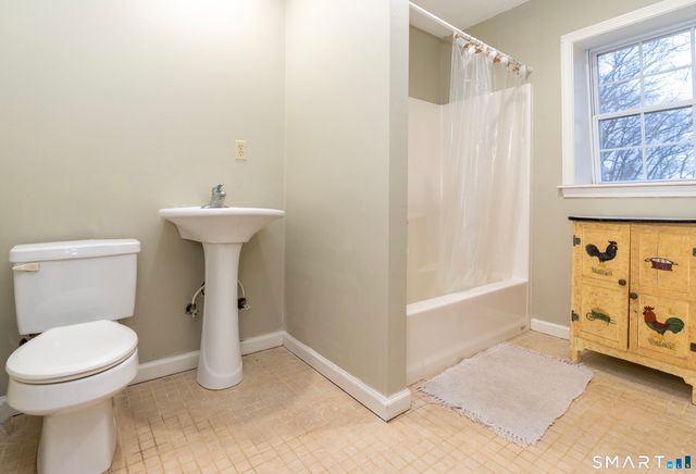 8 Oak Tree Lane, Lyme, CT 06371
