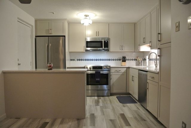 19 Pine St G, Canton, MA 02021