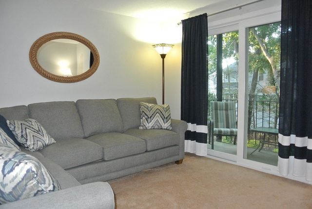 19 Pine St G, Canton, MA 02021