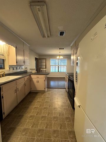 48 Hunter Circle, Monroeville, AL 36460