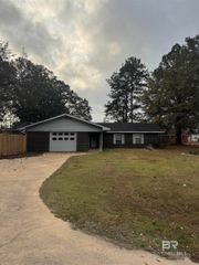 48 Hunter Circle, Monroeville, AL 36460