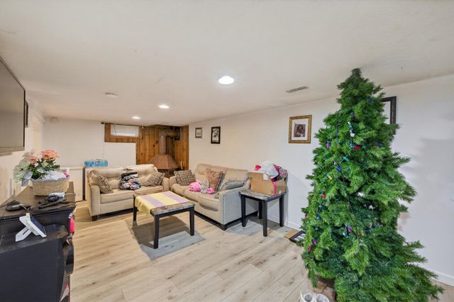 6607 46th Place N, Crystal, MN 55428