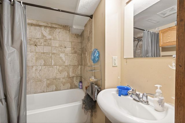6607 46th Place N, Crystal, MN 55428