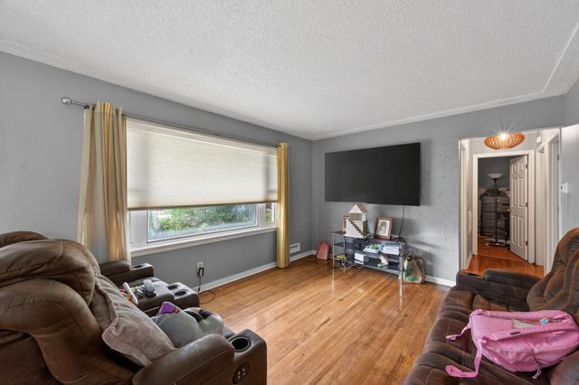 6607 46th Place N, Crystal, MN 55428