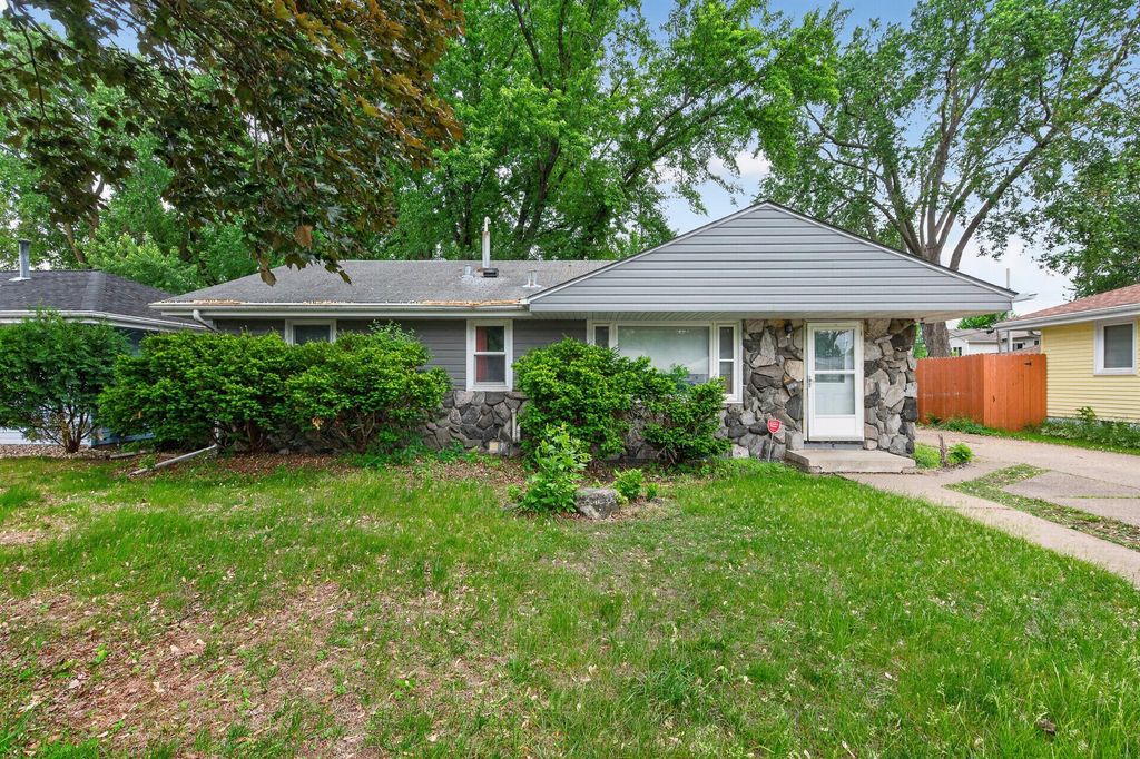 6607 46th Place N, Crystal, MN 55428