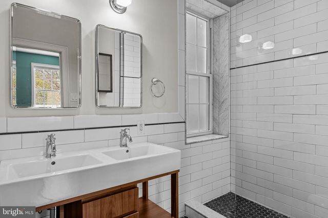 828 S 5TH ST, Philadelphia, PA 19147