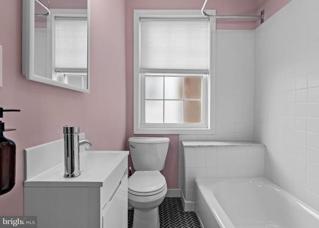 828 S 5TH ST, Philadelphia, PA 19147