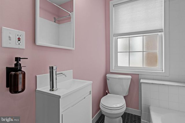 828 S 5TH ST, Philadelphia, PA 19147