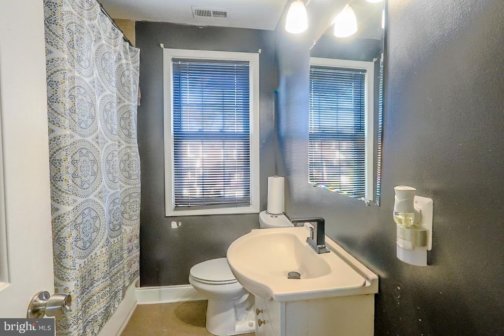 Image 11 of property listing at 3915 FLOWERTON RD, Baltimore, MD 21229