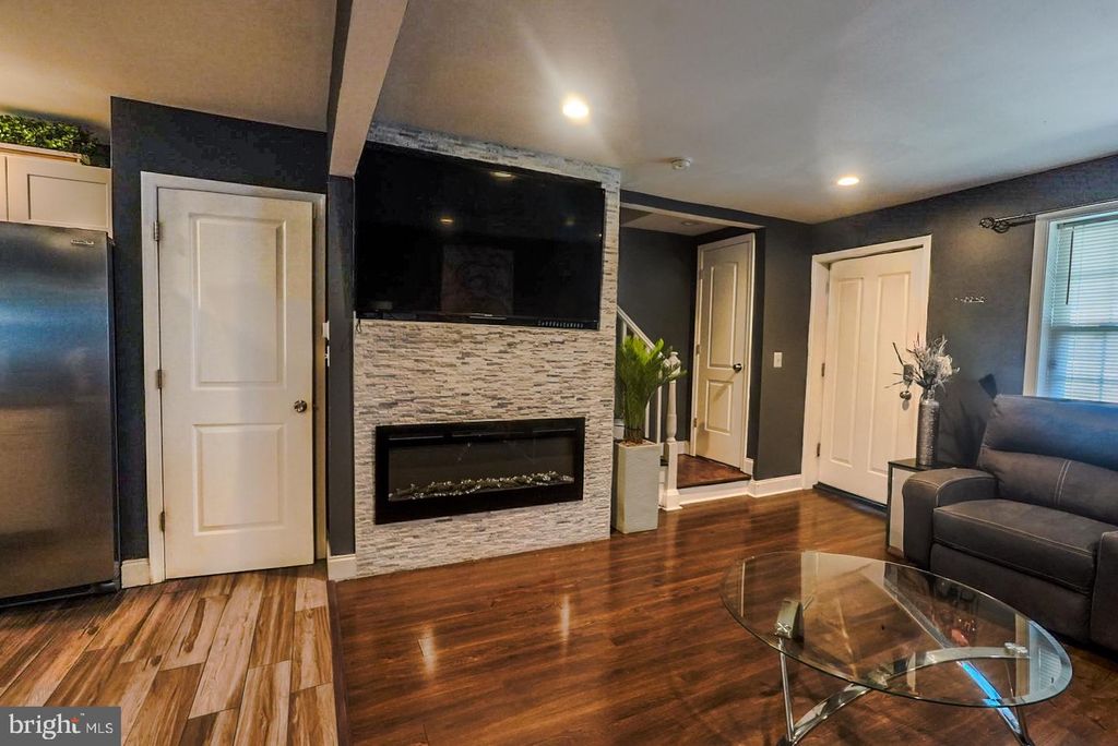 Image 3 of property listing at 3915 FLOWERTON RD, Baltimore, MD 21229