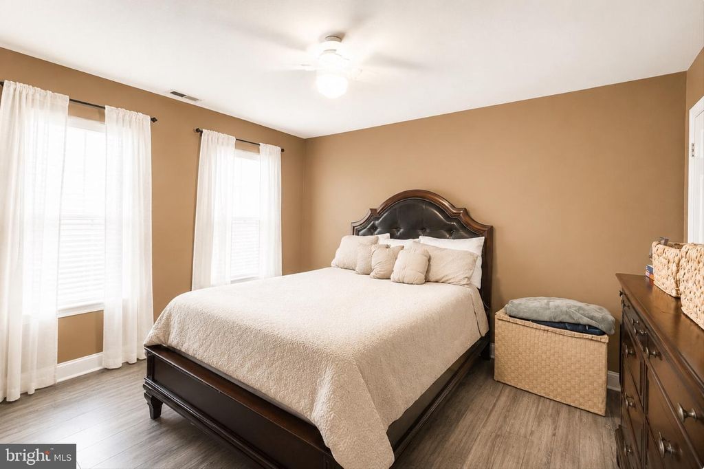 Image 7 of property listing at 3915 FLOWERTON RD, Baltimore, MD 21229
