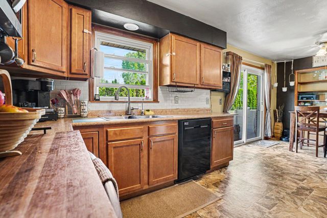 15052 N North Park Drive, Constantine Twp, MI 49042