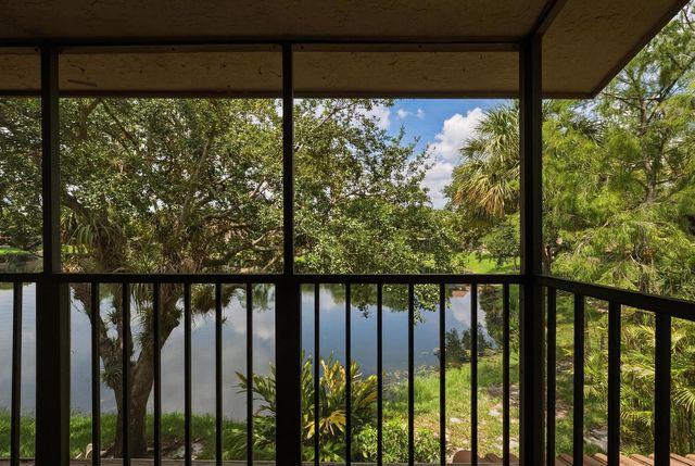 9014 Vineyard Lake Drive, Plantation, FL 33324