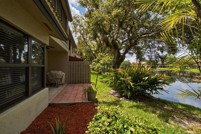 9014 Vineyard Lake Drive, Plantation, FL 33324