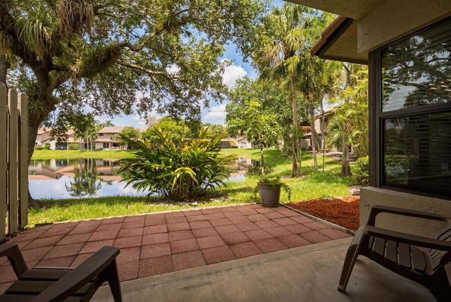 9014 Vineyard Lake Drive, Plantation, FL 33324