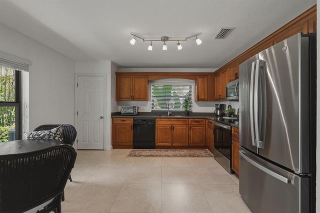 9014 Vineyard Lake Drive, Plantation, FL 33324