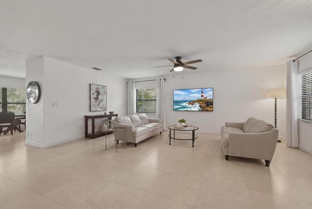 9014 Vineyard Lake Drive, Plantation, FL 33324
