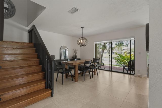 9014 Vineyard Lake Drive, Plantation, FL 33324