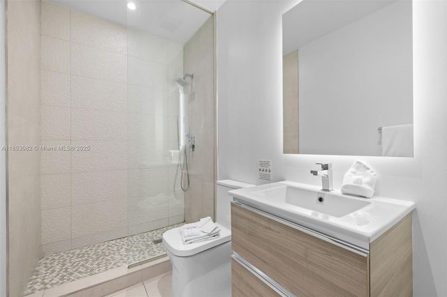 239 SW 9th St 2303, Miami, FL 33130