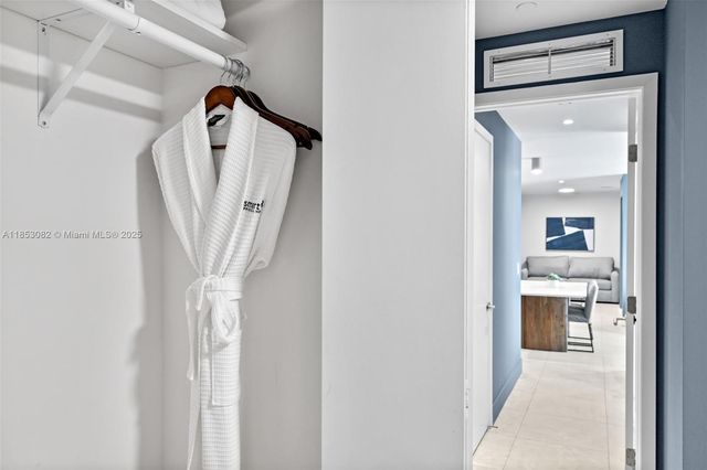 239 SW 9th St 2303, Miami, FL 33130