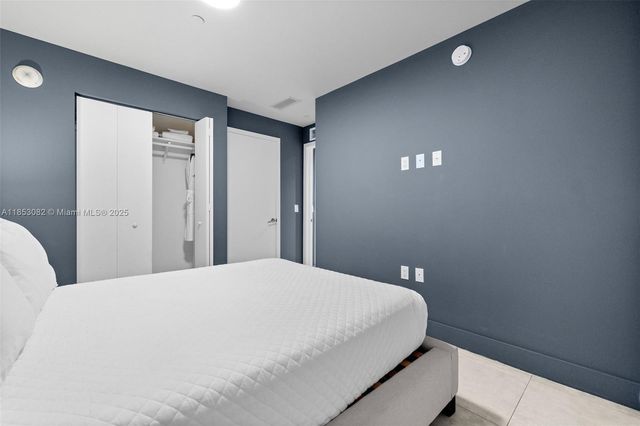 239 SW 9th St 2303, Miami, FL 33130