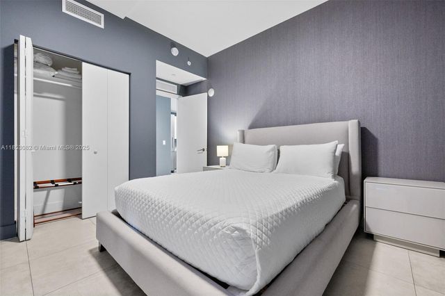 239 SW 9th St 2303, Miami, FL 33130