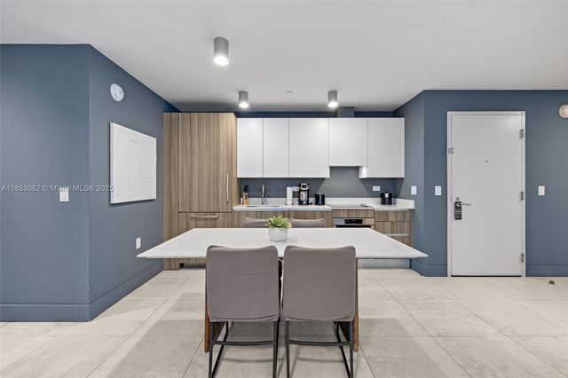 239 SW 9th St 2303, Miami, FL 33130