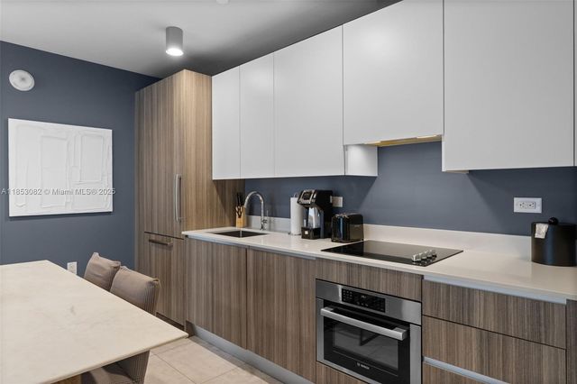 239 SW 9th St 2303, Miami, FL 33130