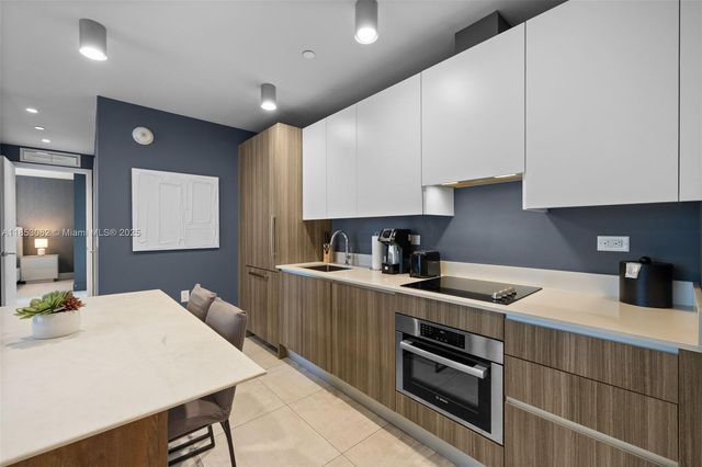 239 SW 9th St 2303, Miami, FL 33130