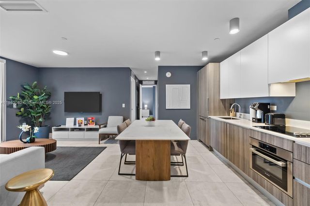 239 SW 9th St 2303, Miami, FL 33130