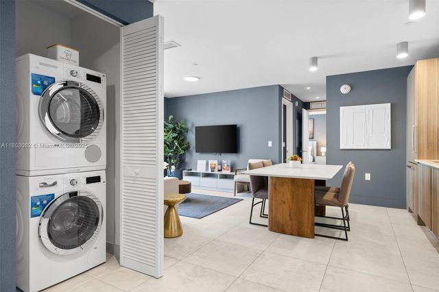 239 SW 9th St 2303, Miami, FL 33130