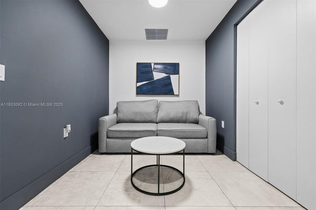 239 SW 9th St 2303, Miami, FL 33130