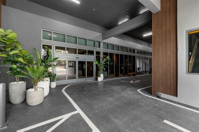 239 SW 9th St 2303, Miami, FL 33130